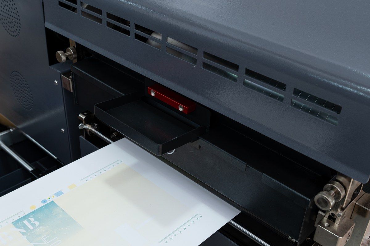 Double-layer ink tray inside a print station
